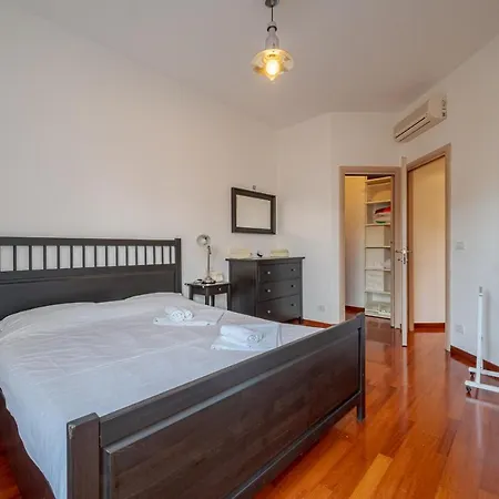 Guesthost - Sturla Comfy Appartement Genua